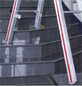 Auf Treppen Treppenstehleiter verwenden